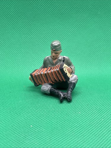 Lineol german soldier sitting - lineol,
